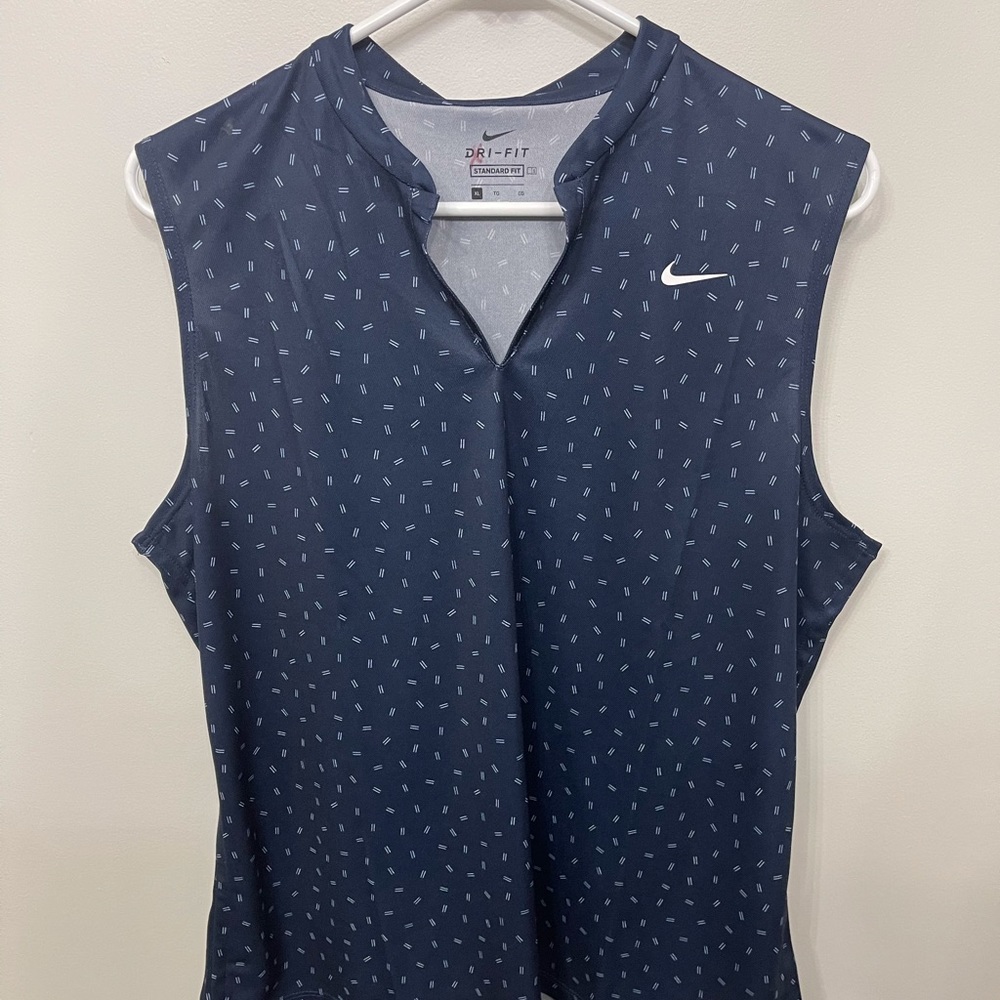 Nike dri fit standard fit sleeveless shirt